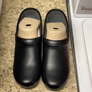 Dansko women’s size 12/42 work clogs